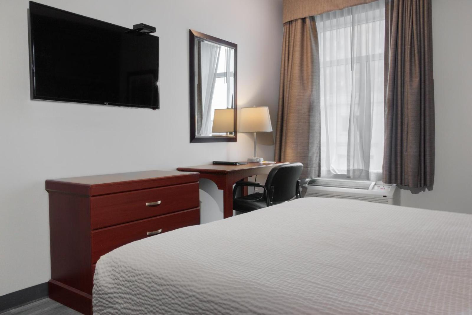 Premier Inn & Suites - Downtown Hamilton Hotel