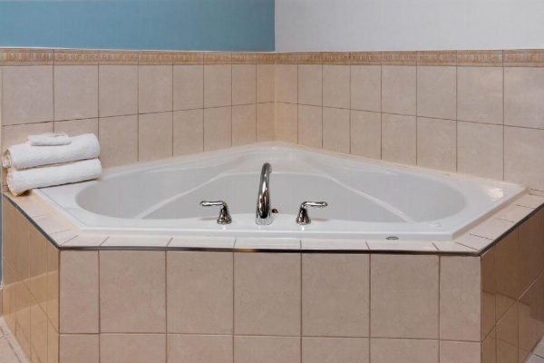 Premier Inn & Suites - Downtown Hamilton Hotel image 13